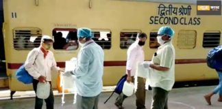 Workers and their children left for Bihar wearing masks