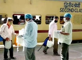 Workers and their children left for Bihar wearing masks