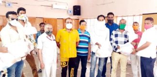 BJP leader Ranka handed over hundred kits of ration to Muslim National Forum