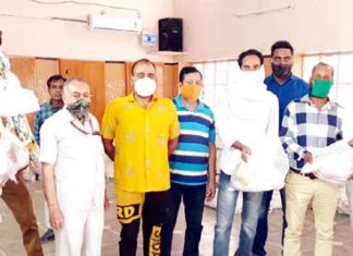 BJP leader Ranka handed over hundred kits of ration to Muslim National Forum