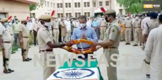 Police officers paid tribute to SI Ghulam Nabi