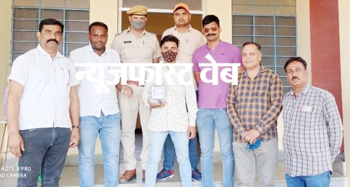 Illegal pistol recovered, a youth arrested