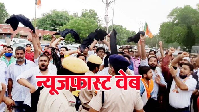 BJP workers show black flags to cabinet minister Dhariwal