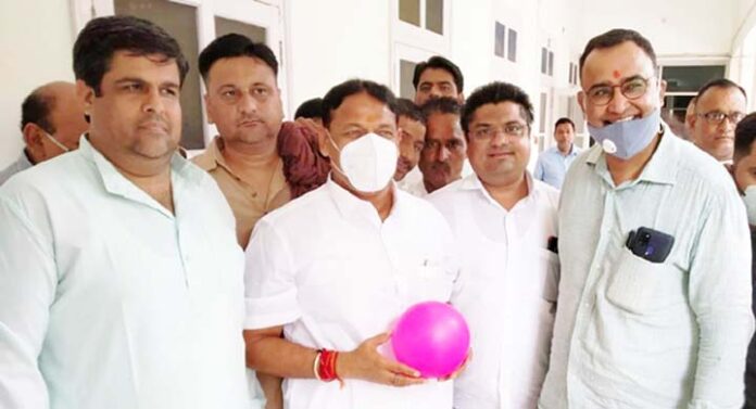 Party workers met Gopalan Minister under the leadership of Congress City President