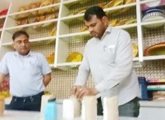 Health department team's action on Khandelwal sweets, samples taken, watch video...