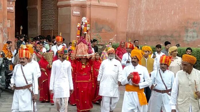 Gangaur ride with Shahi Lavajme, watch video...