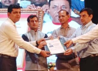 District Nursing Officer Sunil Sen honored at state level function