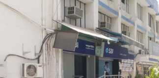 ATMs are being kept closed under the guise of lack of connectivity, silver of customer service centers