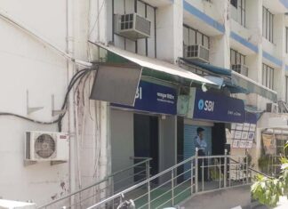 ATMs are being kept closed under the guise of lack of connectivity, silver of customer service centers