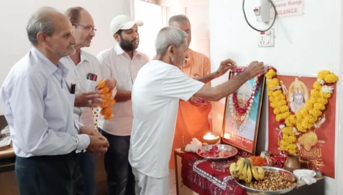 Wreath was given on the first death anniversary of agricultural scientist SP Purohit