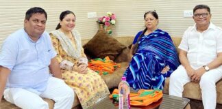 Greeting Vasundhara Raje in Mahavir Ranka's office