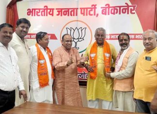 Jethanand Vyas of Hindu Jagran Manch joins BJP from RSS