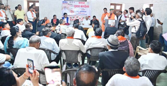 BJP candidate interacted with intellectuals during election campaign