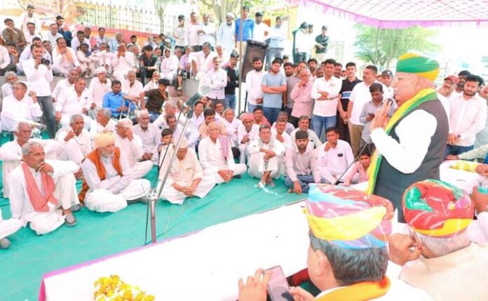 BJP candidate Arjunram Meghwal reached Toliasar Bhairuji temple, interacted with people