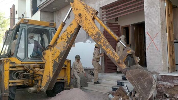 Bhajanlal government's bulldozer runs on the houses of drug smugglers and hardcore criminals, watch the video..