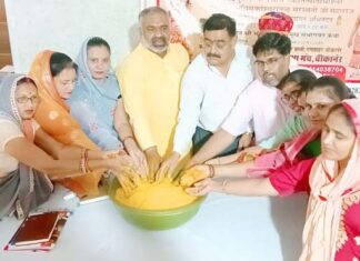 Yellow rice prepared for attending the religious gathering today will be distributed from house to house.