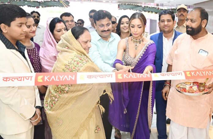 Actress Malaika Arora inaugurated the first showroom of Kalyan Jewelers