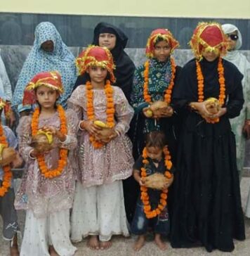 Muslim families performed Kanya Pujan, covered their daughters with mother's dupatta