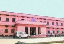 बीकानेर : मरीज की मौत पर हंगामा, परिजनों ने लगाया लापरवाही का आरोप, मरीज और रेजीडेंट् में मारपीट, पीबीएम अस्पताल की घटना, दूसरे डिपार्टमेन्ट के रेजिडेंट्स भी पहुँचे।