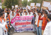 अव्यवस्थाओं के विरोध में निकाली रैली nursing student rally