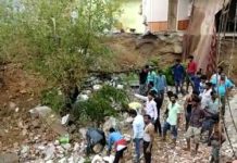 बारिश से ढहा मकान