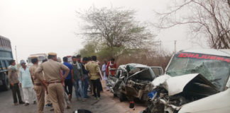 एम्बूलेंस-कार की भिड़न्त