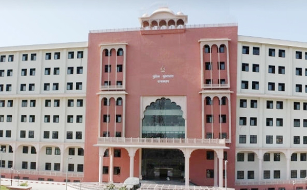 चार राज्यों की पुलिस चार राज्यों की पुलिस