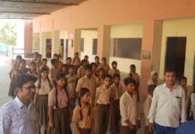 भेंट में आए पंखे देख सरकारी स्कूल के विद्यार्थियों के चेहरे खिल उठे