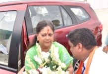 महावीर रांका ने हेलमेट वितरित कर किया अनूठा कार्य : वसुंधरा राजे