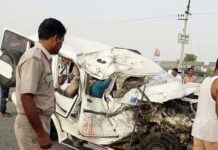 बीकानेर : तेल टैंकर और बोलेरो गाड़ी की भिड़ंत, पांच की मौत बोलेरो गाड़ी