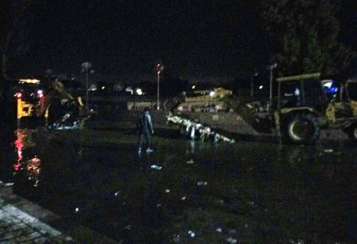 सडक़ों पर सैलाब