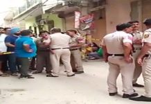 घर में फंंदे पर लटके मिले एक ही परिवार के 11 शव 11 शव