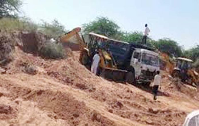 अवैध बजरी