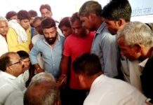 भरतपुर : बसपा नेता पर लोगों को रुपए बांटने का आरोप बसपा