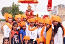 माँ करणी जी की शाही सवारी में उमड़े श्रद्धालु, लगे माता के जयकारे ….देखें फोटो व वीडियो