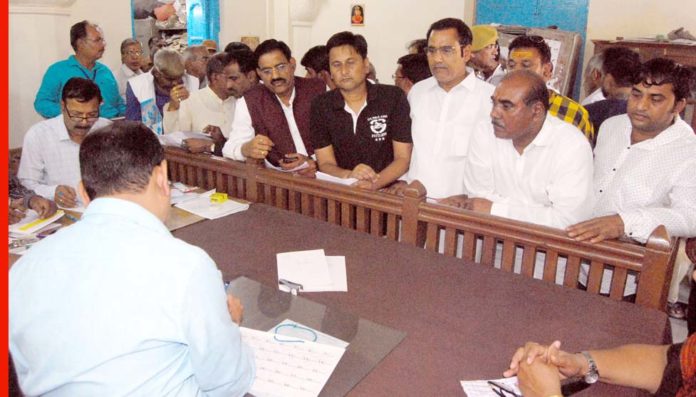 दो प्रत्याशियों दो प्रत्याशियों