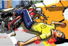 ट्रक से भिड़ी बाइक, लगी आग, सवार की मौत बाइक