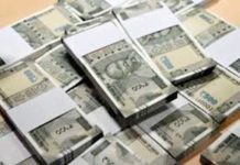 लग्जरी कार से लाखों रुपए जब्त लग्जरी कार