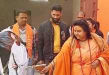 अहिंसा के पुजारी बापू के पुतले पर चलाई गोली, देशभर में निन्दा