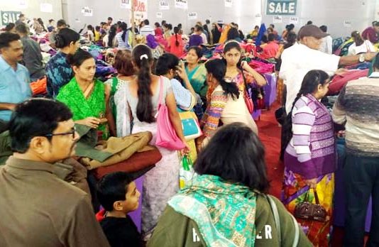 ग्राहकों की मांग, रेडीमेड कपड़ों की सेल अब 5 अप्रेल तक