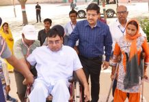 कलक्टर कुमारपाल की जागरूकता, चलाई व्हीलचेयर, करवाया मतदान