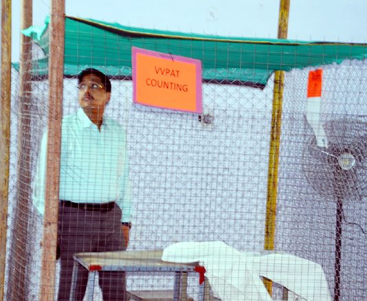 कलक्टर ने किया निरीक्षण, आठ बजे शुरू होगी मतगणना