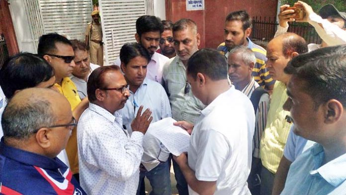 3 PRESS KE SATHIO KA GYAPAN (2)