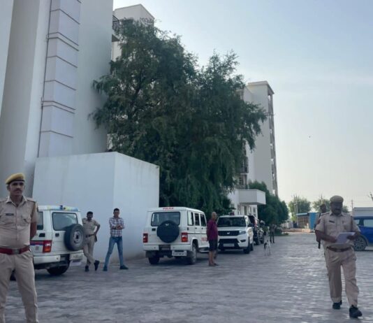 जिला पुलिस का एरिया डॉमिनेशन अभियान, एक इनामी और एक हिस्ट्रीशीटर गिरफ्तार