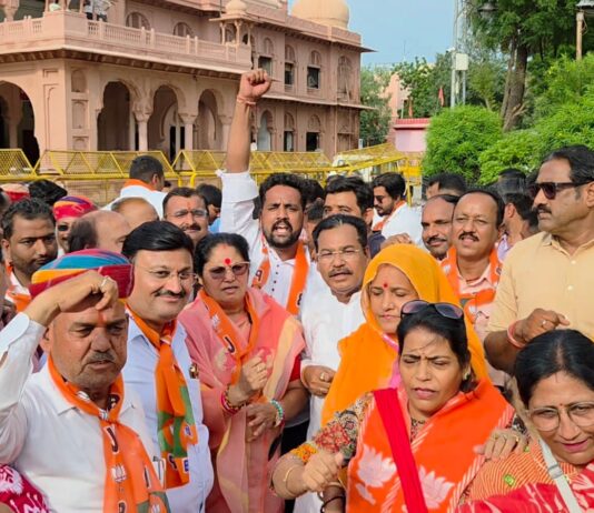 पीएम की मां पर अभद्र टिप्पणी का मामला : राहुल गांधी का पुतला फूंका, मुर्दाबाद के लगे नारे