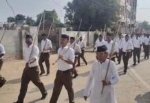 विजयादशमी : कई जगह हुआ पथ संचलन, स्वयं सेवकों पर हुई पुष्प वर्षा